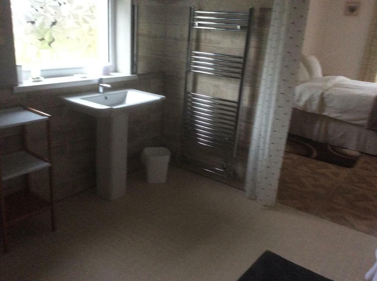 Pembrokeshire Fields Hotell Haverfordwest Exteriör bild